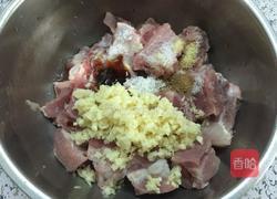 蒜香炸排骨的做法图解2
