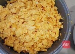 青红椒炒鸭蛋的做法图解3