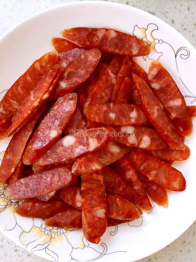 腊肉切片。