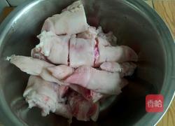黄豆焖猪脚的做法图解1