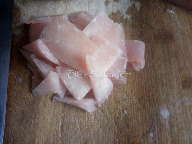 猪肉切成片