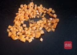 玉米胡萝卜炒肉粒的做法图解4