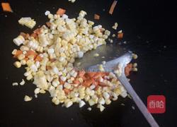 玉米胡萝卜炒肉粒的做法图解5