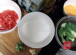 番茄鸡蛋疙瘩汤的做法图解1