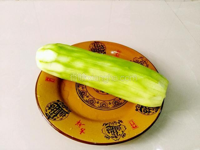 备西葫芦一个。这是去皮的，皮有点柴。