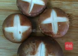 菌菇蝴蝶面的做法图解2