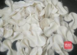 菌菇蝴蝶面的做法图解5
