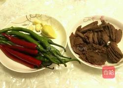 杭椒牛肉的做法图解1
