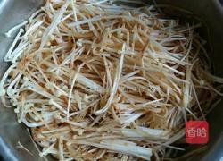 烧烤味培根金针菇的做法图解1