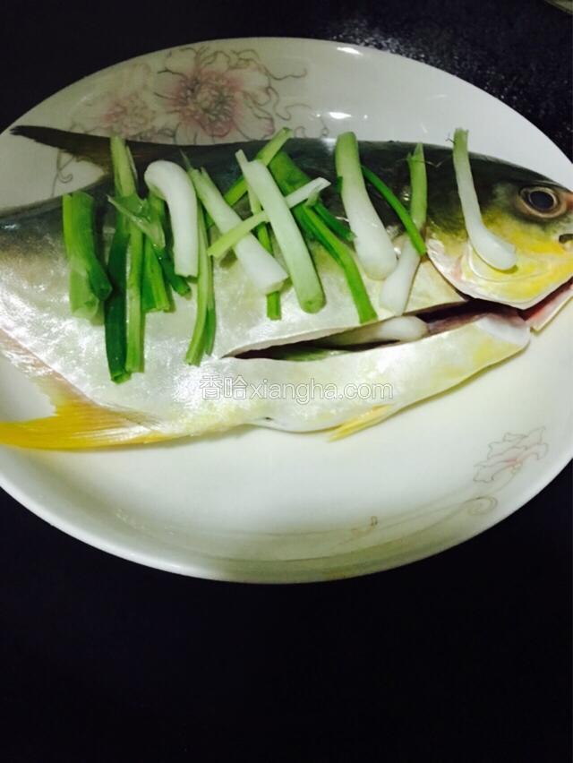 鱼上锅蒸9分钟