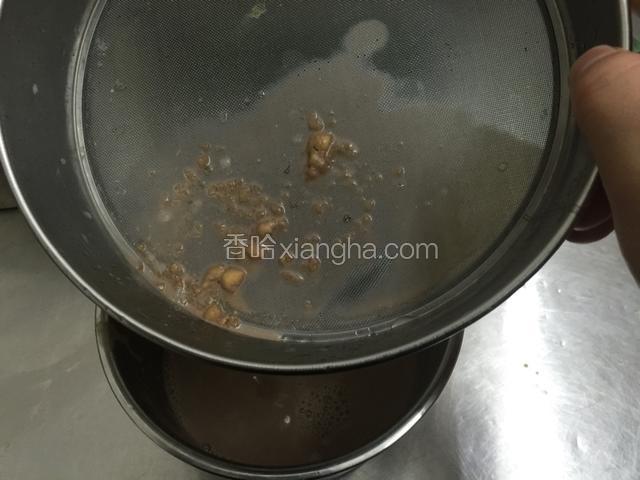 酱料过筛一遍.无杂质即可