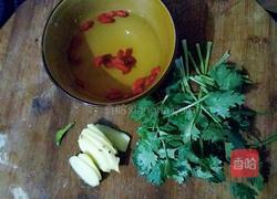 清炖鲈鱼汤的做法图解2