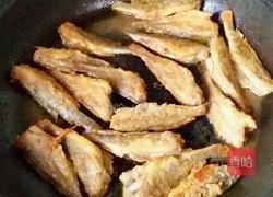 干煎黄花鱼的做法图解4