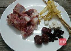 药膳排骨汤的做法图解1