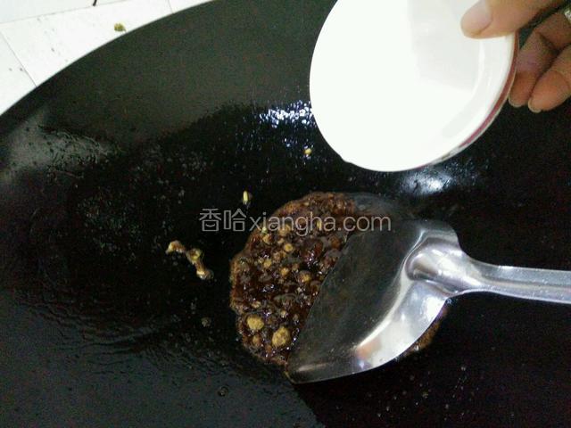 下小半碗的水，（四匙左右）