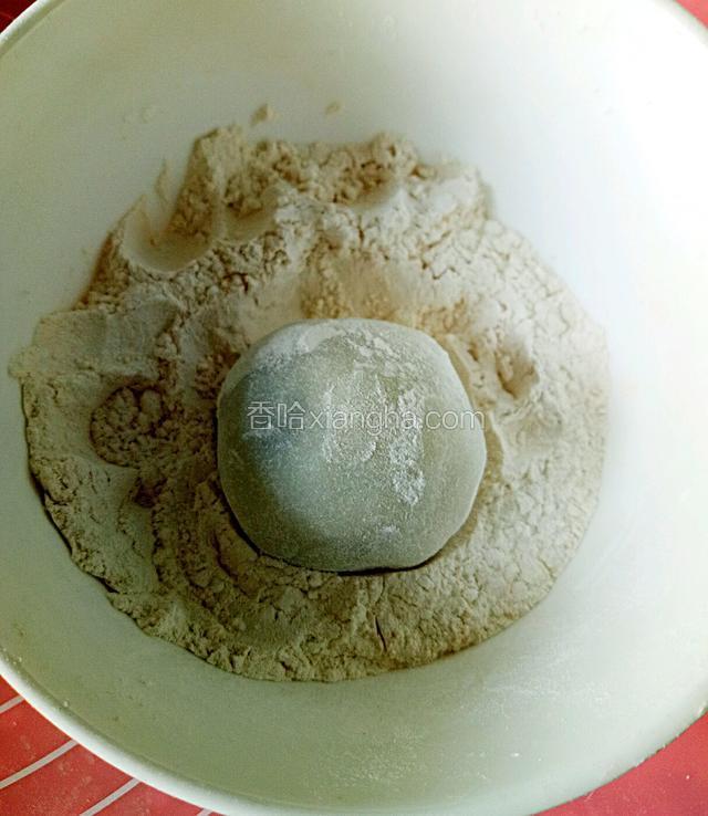 整个粘上熟粉。