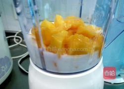 香浓芒果奶昔的做法图解3