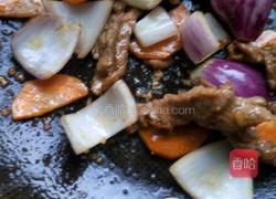 胡萝卜洋葱炒肉的做法图解5