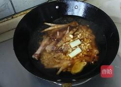 鸡爪焖黄豆的做法图解5