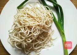 酱油汤面的做法图解1