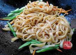 干炒河粉的做法图解4