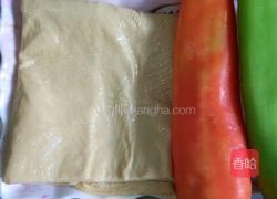 彩椒炒油豆皮的做法图解1