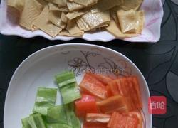 彩椒炒油豆皮的做法图解2