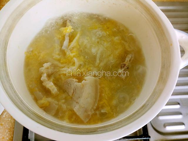 加入盐，鸡粉即可。