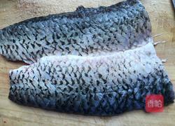 酸甜鱼块的做法图解3