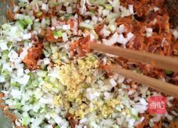 胡萝卜羊肉丸水饺的做法图解3