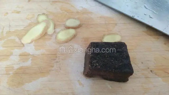 姜切片，红糖秤重