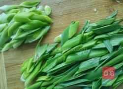 蒜苗炒香干的做法图解2