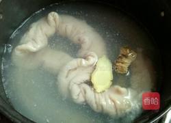 尖椒猪大肠的做法图解1