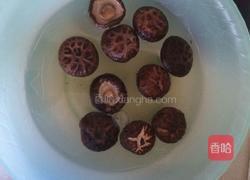 香菇蒸鸡肉的做法图解1