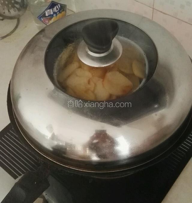 放在锅中大火蒸十五分钟至土豆软烂