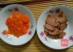 胡萝卜炒腊肉的做法图解2