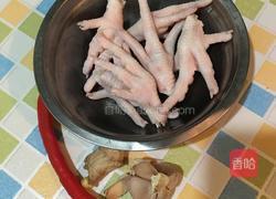 蒜香鸡脚的做法图解1