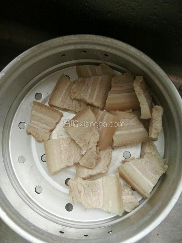 撇净血沫，冲洗