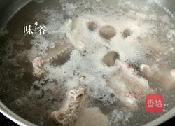 冬瓜干贝排骨汤的做法图解2