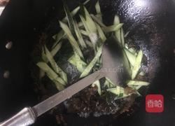 黄瓜木耳炒肉的做法图解7
