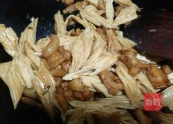 五花肉炒腐竹的做法图解11