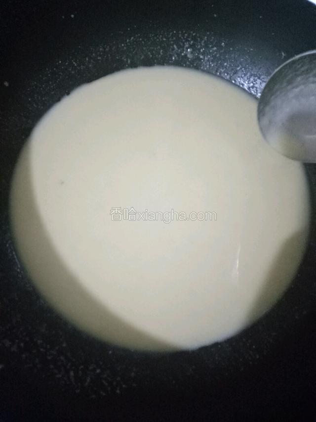 将米糊倒入锅中，大火煮开转小火，中途要不停搅拌防止黏锅。