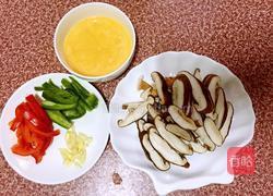 鸡蛋炒蘑菇的做法图解1