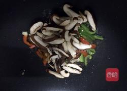鸡蛋炒蘑菇的做法图解5