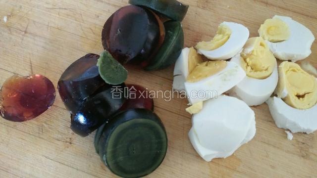 咸鸭蛋，皮蛋去皮，切厚片