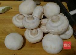 鲜蘑炒肉片的做法图解1