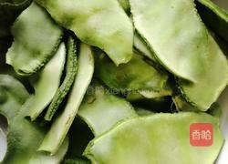 鲶鱼盖豆角的做法图解2