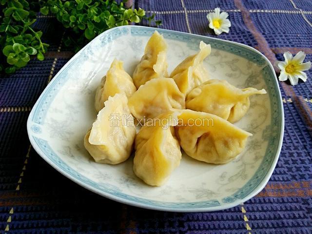 捞出饺子趁热吃咯~