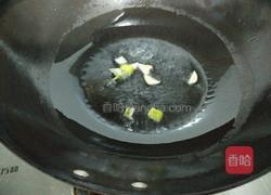 青椒蒜苔炒香肠的做法图解3