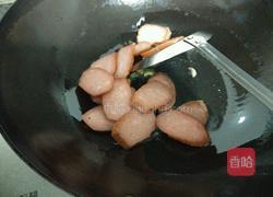 青椒蒜苔炒香肠的做法图解4